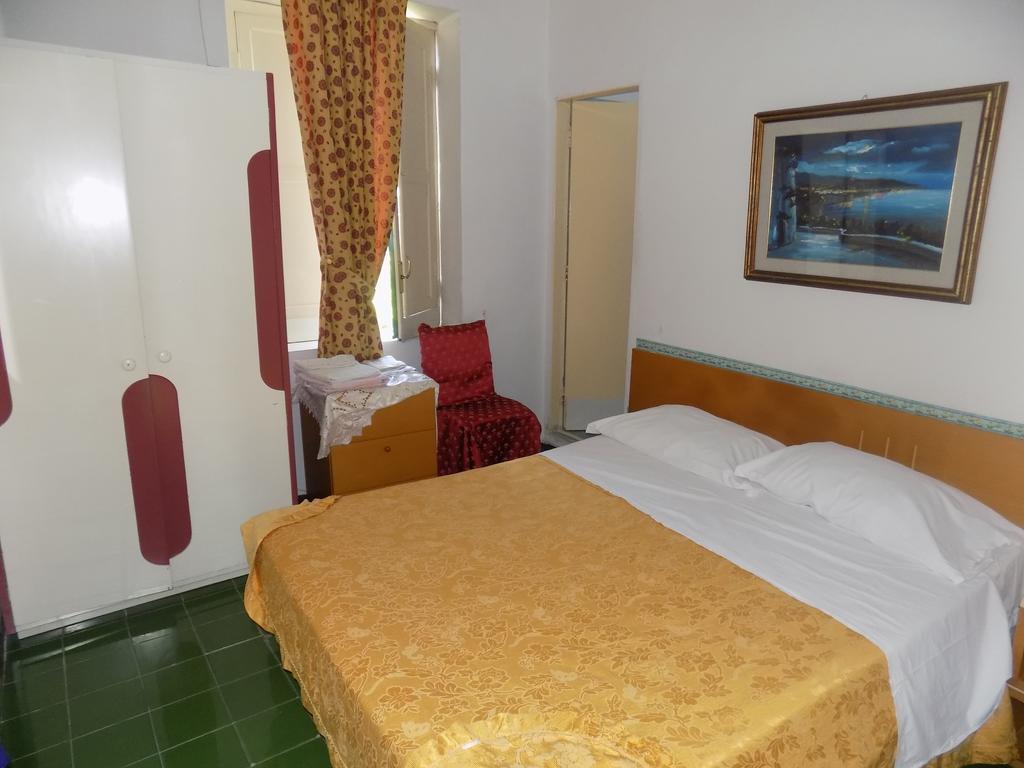 O' Funaro Massa Lubrense Room photo